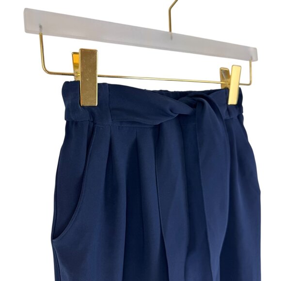 Lululemon | 2 | Noir Crop Pant | True Navy | Minimalist | Athleisure | Casual - Picture 2 of 16